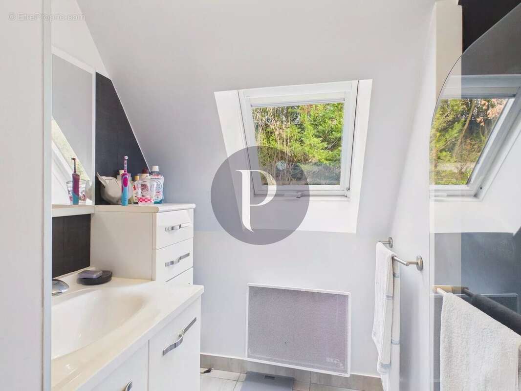 Maison à VERRIERES-LE-BUISSON