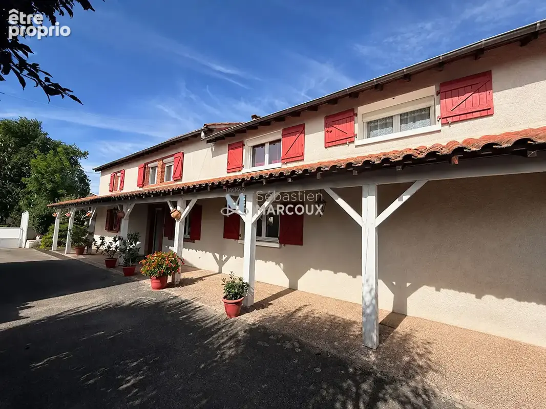 Maison à SAINT-ROMAIN-LE-PUY