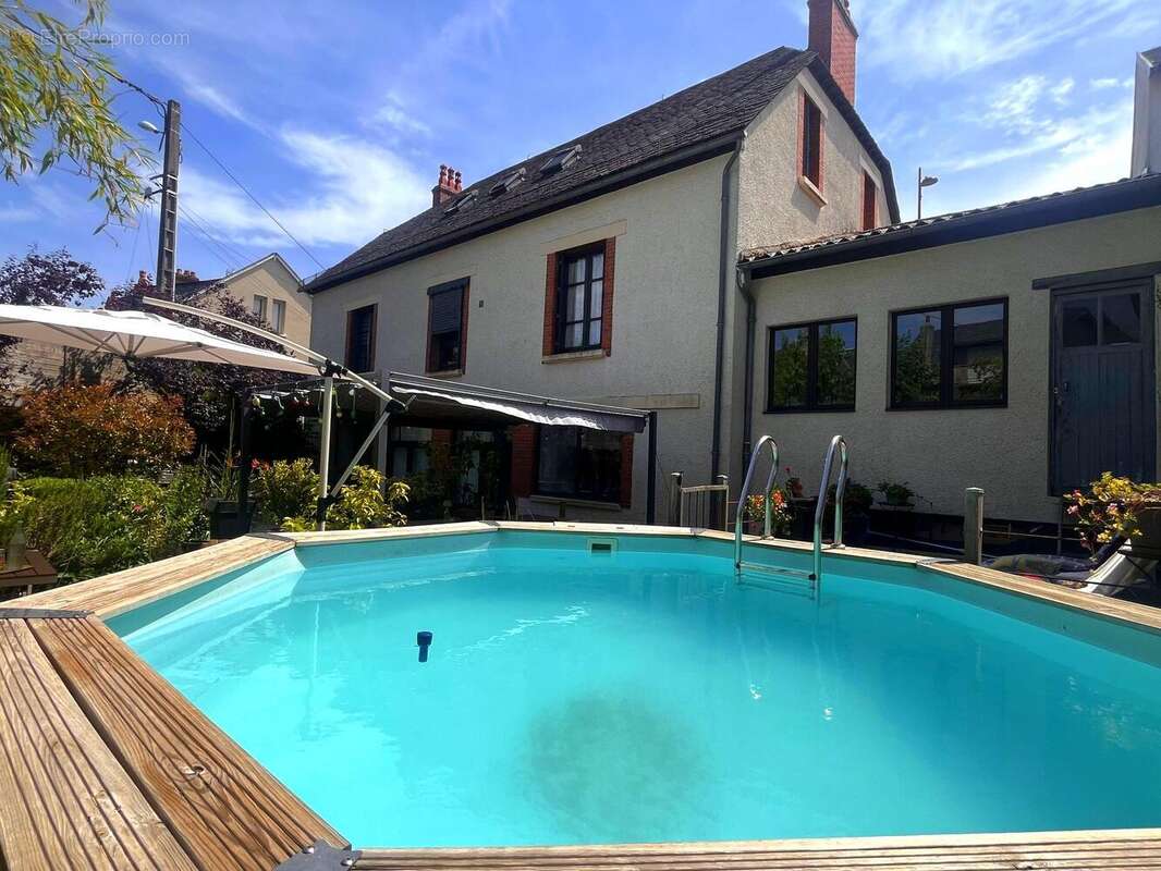 Maison 170 m² à Mauriac  - photo 3