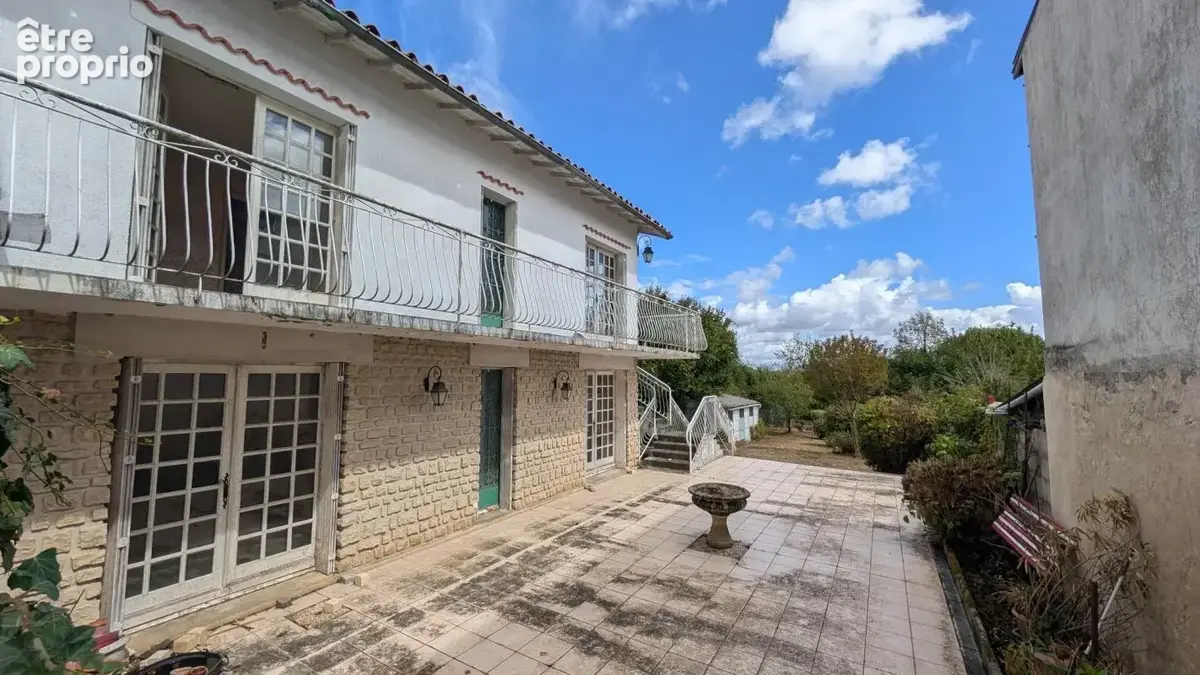 Maison atypique à retaper à Saint-Gelais – 90 m²  Terrain 600 m²  3 chambres - photo 2