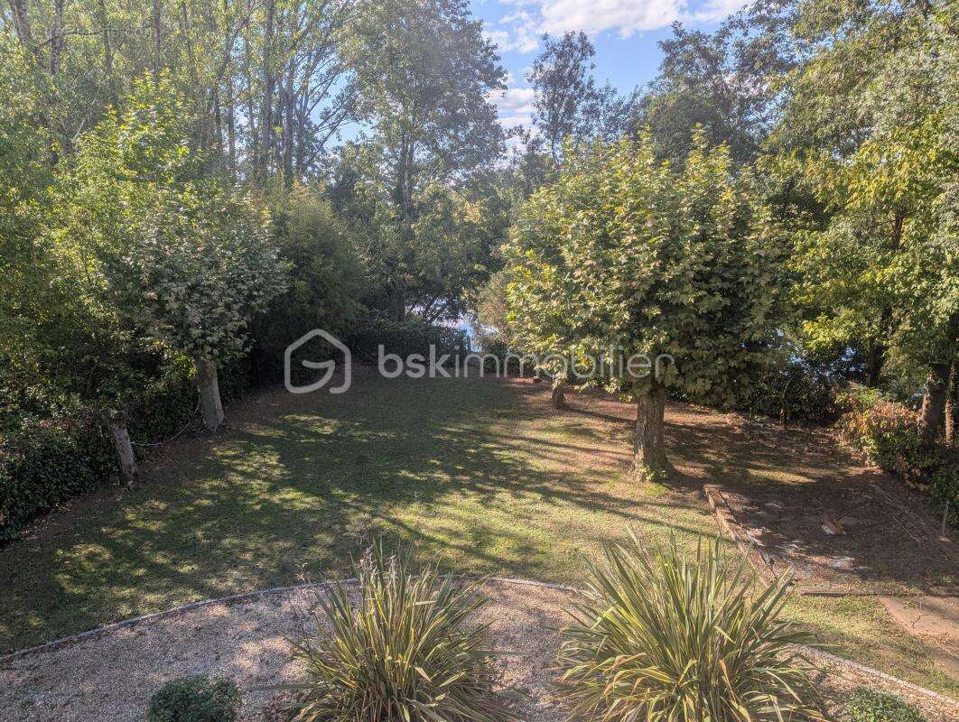 Maison à SAINT-MEDARD-DE-GUIZIERES