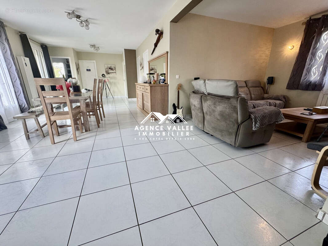 Maison 155 m² à Saintry-Sur-Seine  - photo 4