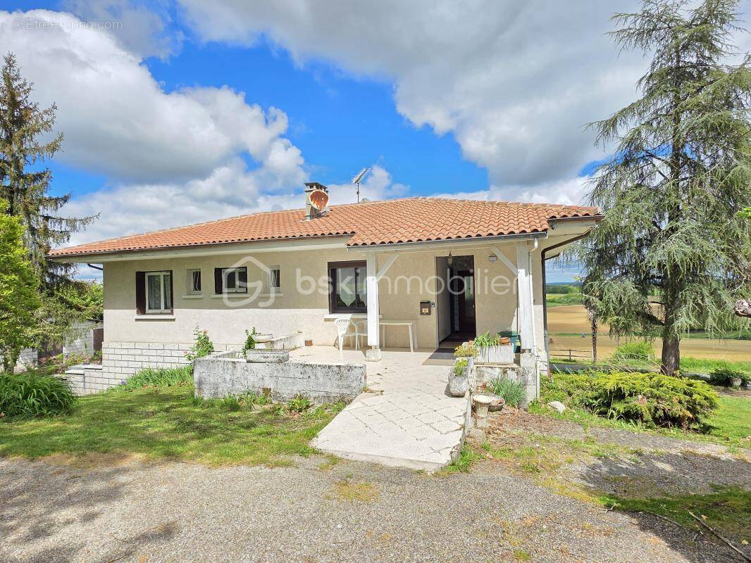 Maison à MONTAGNAC-SUR-AUVIGNON