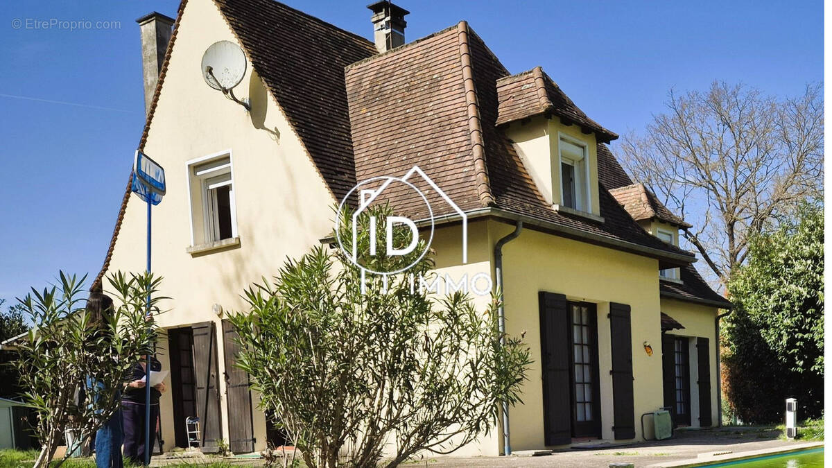 Maison à SAINT-MARTIAL-D'ARTENSET