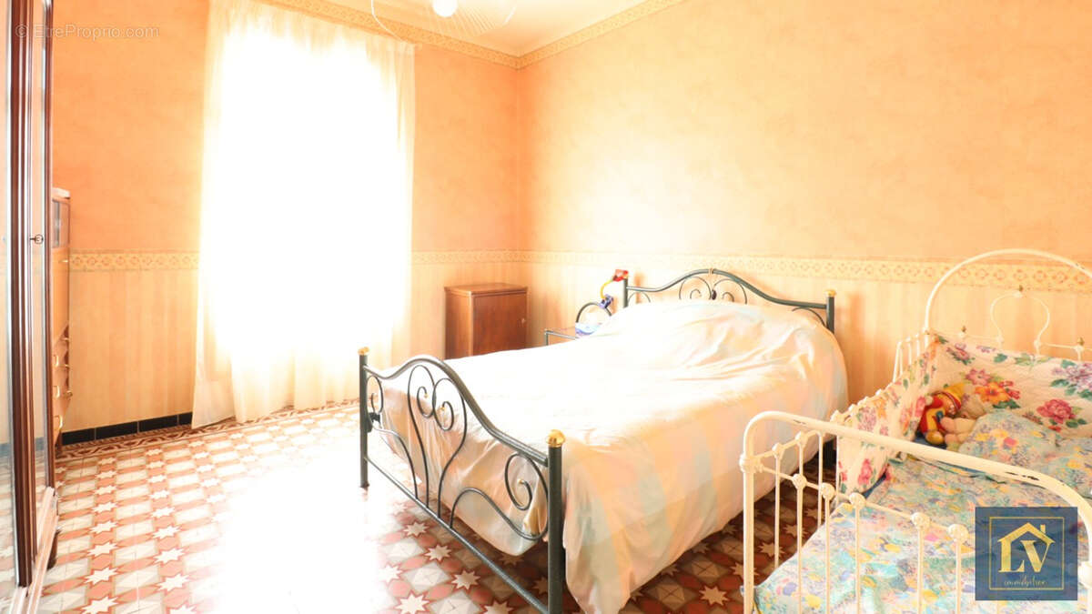 Maison à VILLENEUVE-LA-RIVIERE