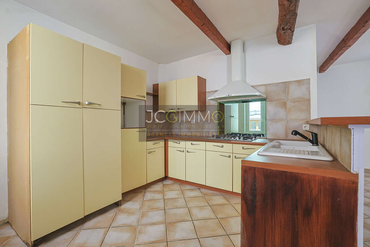 Maison à SOLLIES-TOUCAS