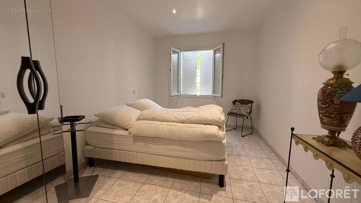 SAINTES ? Plain-pied récent de 156 m² avec 3 chambres, bureau et terrain de 1 200 m² - photo 7
