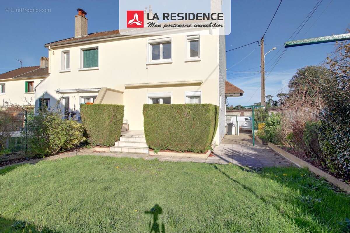 Maison à SAINT-ETIENNE-DU-ROUVRAY