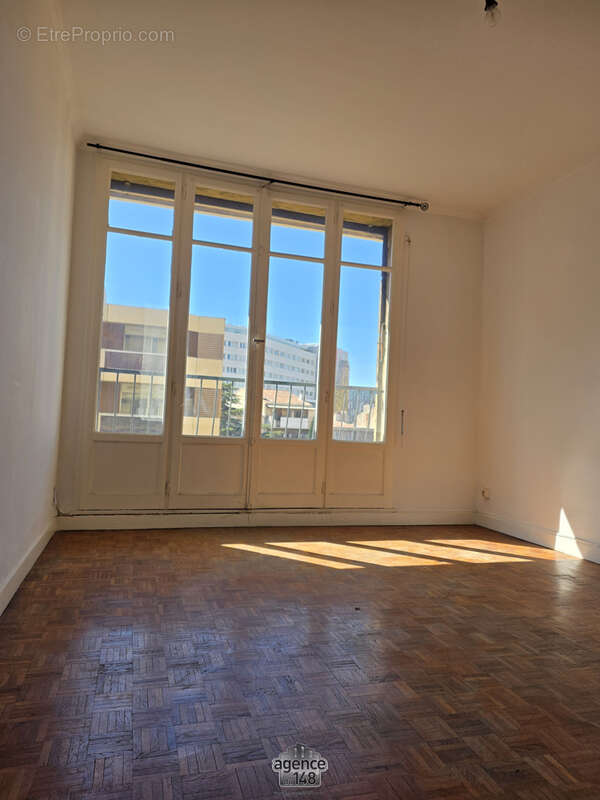 Appartement à MARSEILLE-3E