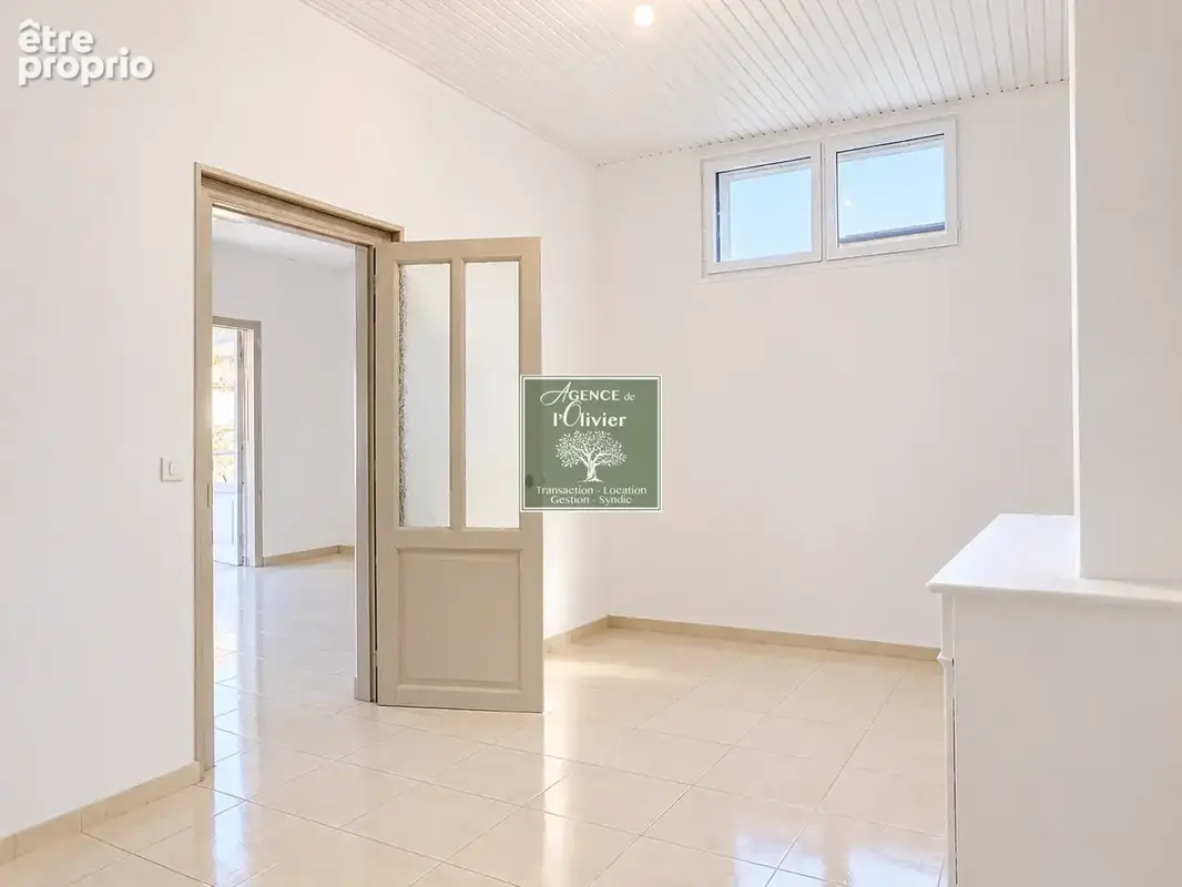 TARASCON - Appartement en RDC de 65 m2 avec cour - photo 8