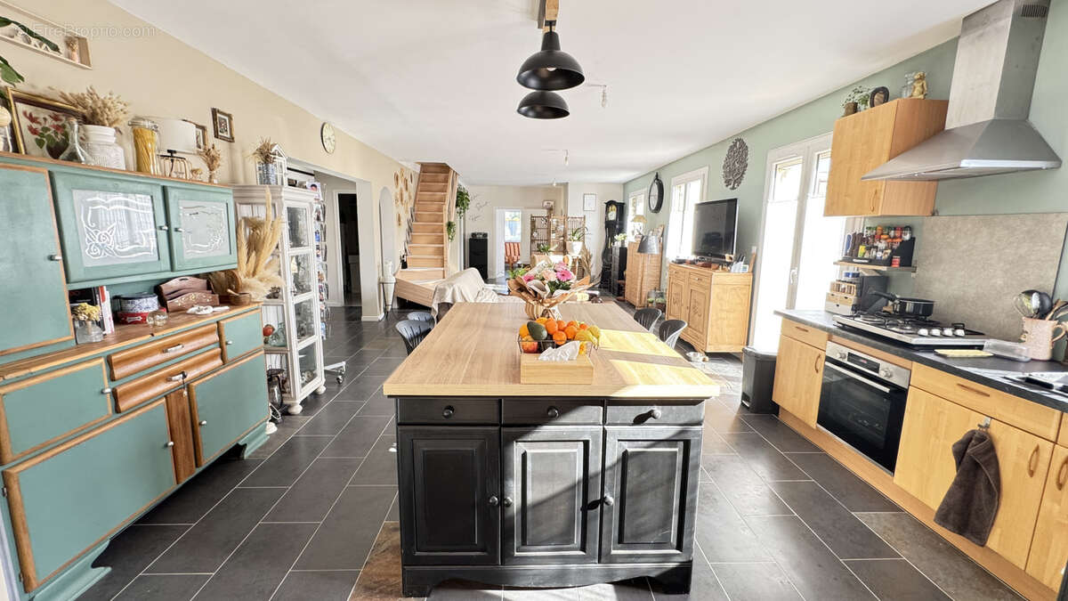 Maison à SAINT-LAURENT-DE-LA-SALANQUE