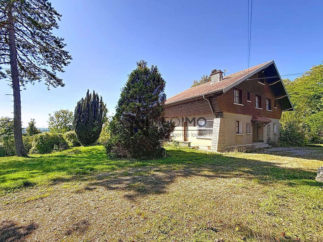 Maison à NEUFCHATEAU