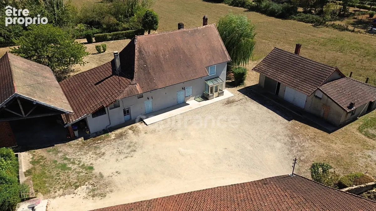 Maison à COMMENAILLES