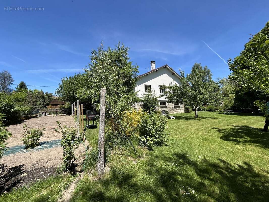 Maison à LE MALZIEU-VILLE