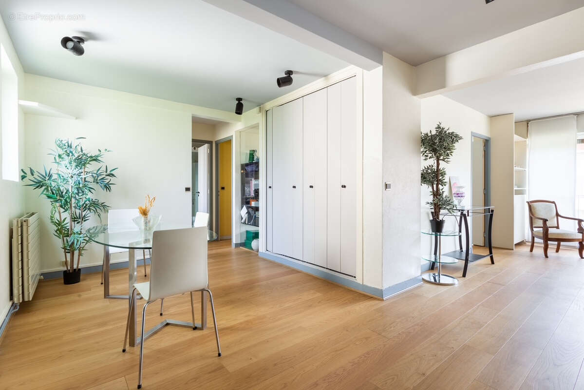 Appartement à COURBEVOIE