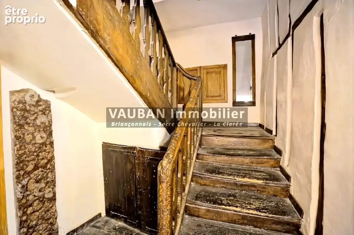 Appartement T3 au cœur de la vieille ville de Briançon - photo 2