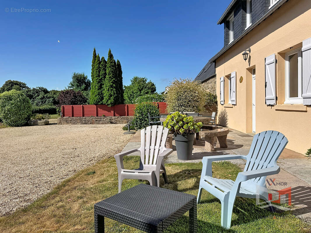 PLEUMEUR-BODOU : Ensemble immobilier avec un fort potentiel - photo 2