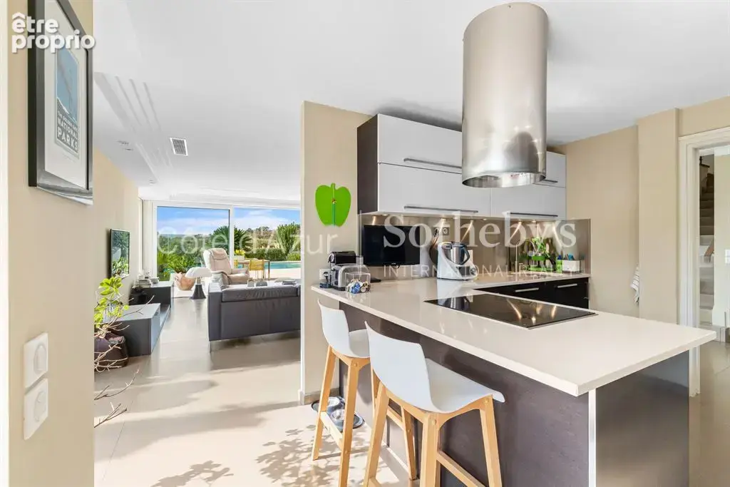Villeneuve Loubet, villa de 205 m² avec piscine dans un domaine privé sécurisé - photo 10
