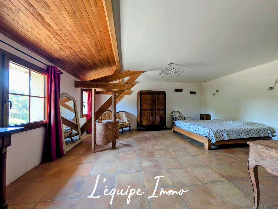 Propriété de caractère avec dépendances sur 35 hectares - photo 10