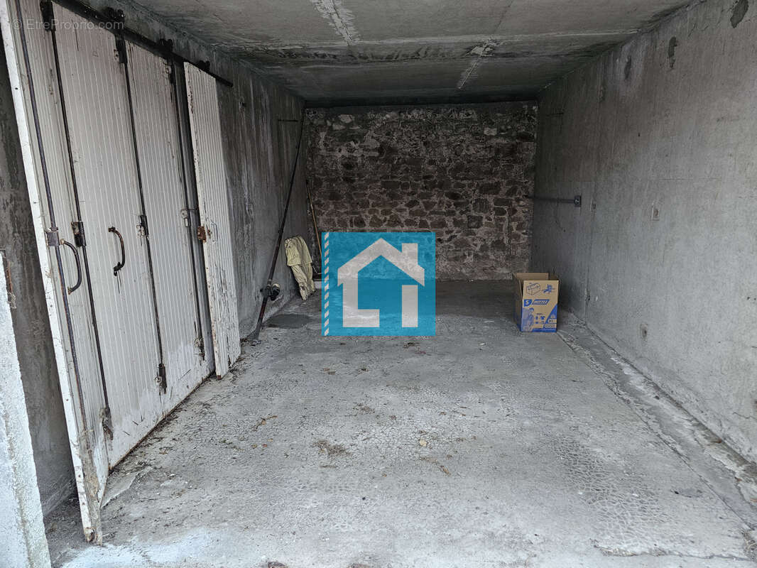 Appartement à DONVILLE-LES-BAINS