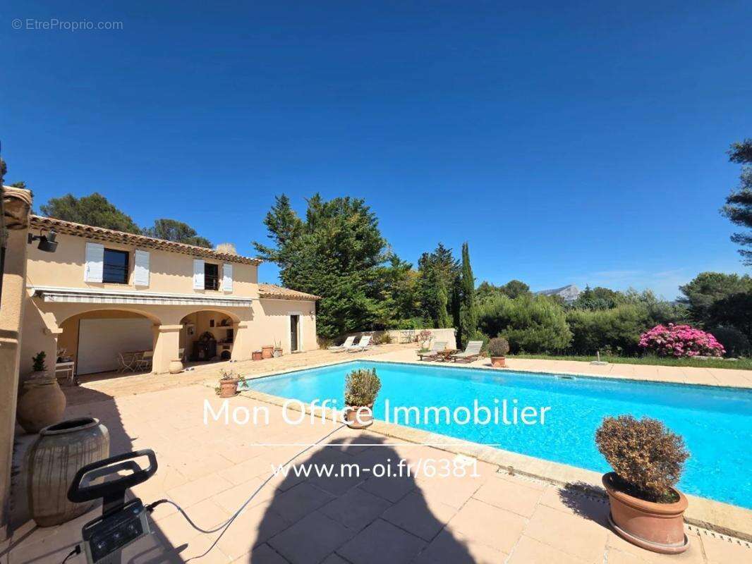 Référence : 6381-NGU. - Maison 12 pièces 376 m2 - photo 19
