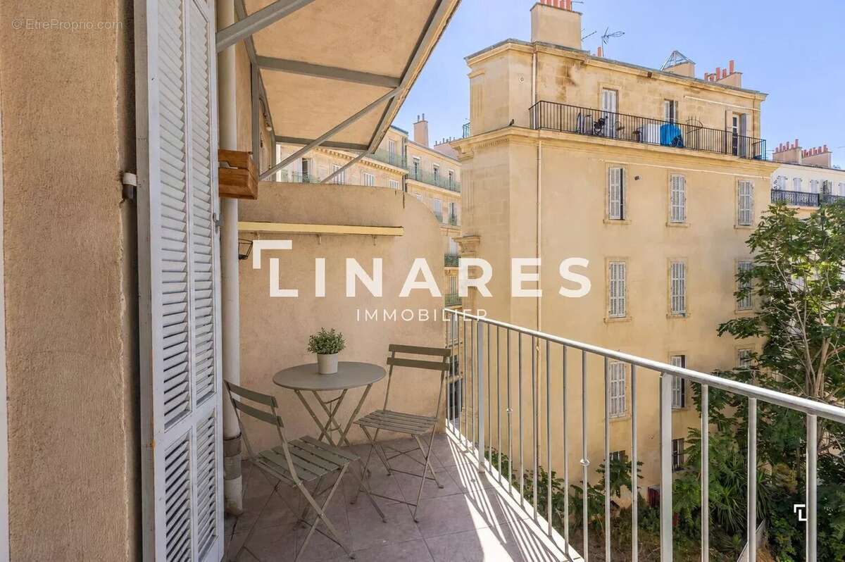 À DEUX PAS DU PORT - Appartement T3 de 52m2 - 13002 Hôtel-de-Ville - photo 2