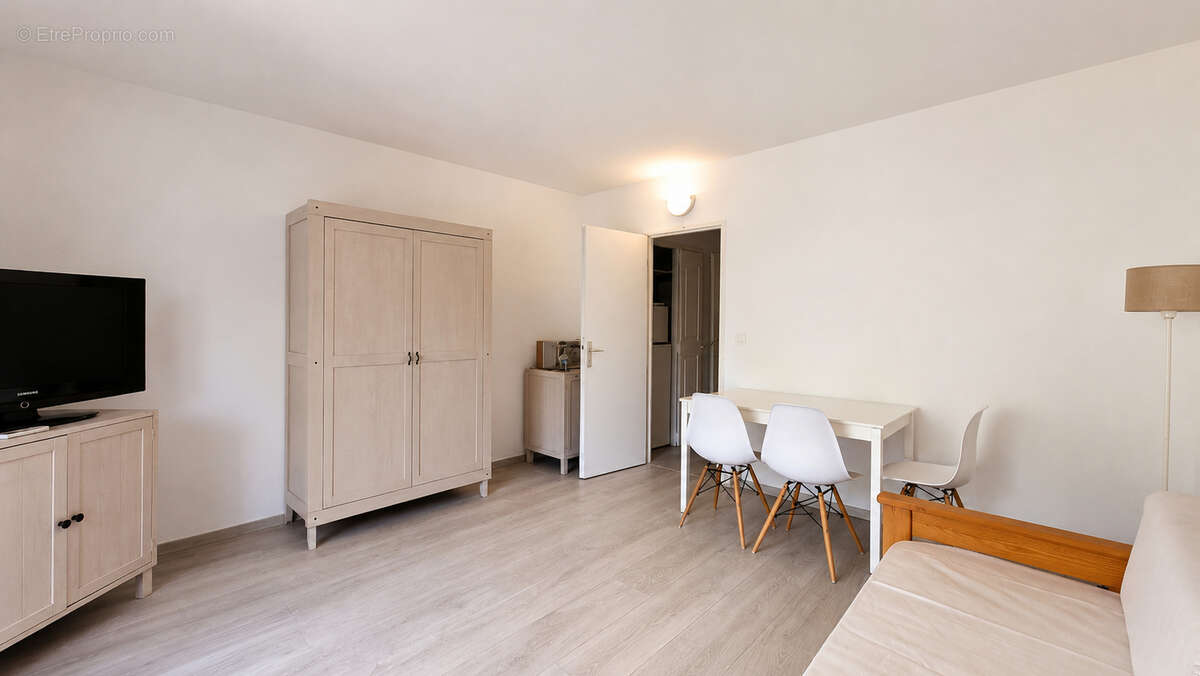 Studio apercu mer en dernier etage d'une residence avec piscine - photo 6