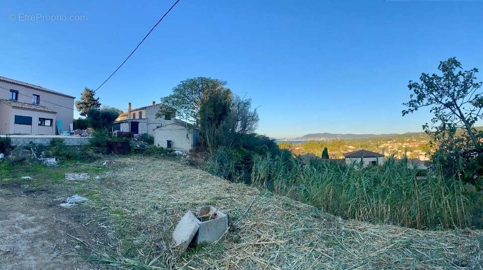 Terrain 400 m² à Saint-Cyr-Sur-Mer  - photo 2