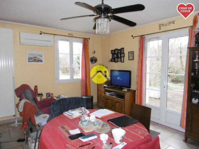 Maison à FONTGOMBAULT