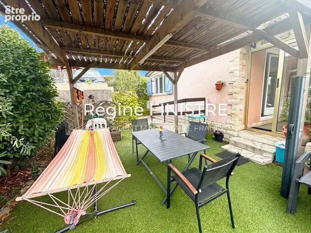 Maison à ROQUEBRUNE-SUR-ARGENS