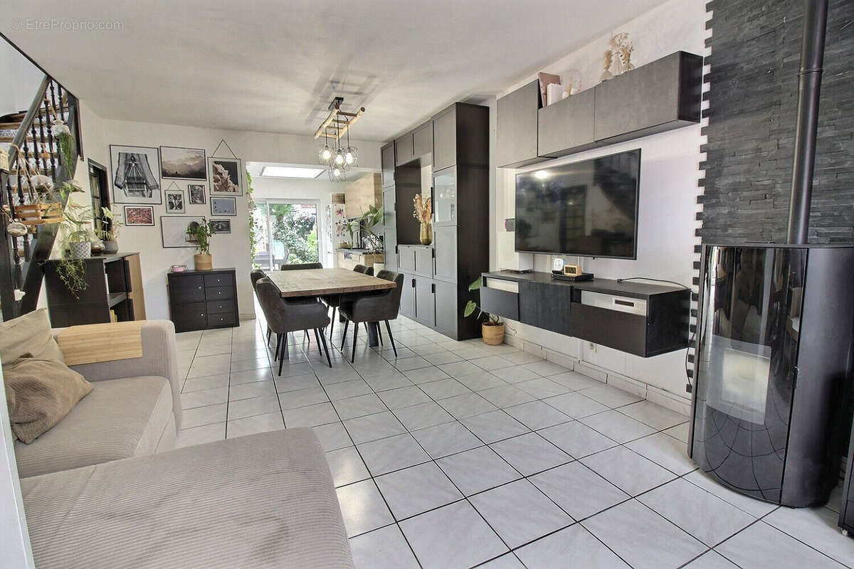 Maison LOMME - trois chambres - extérieur - cave et grenier - photo 2