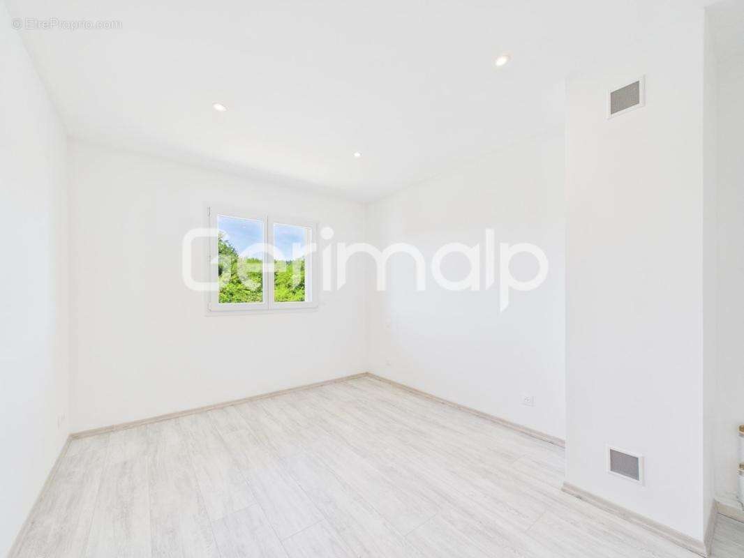 Vente - Maison - 5 pièces + cuisine - 130 m² - 535 000 € - - photo 17