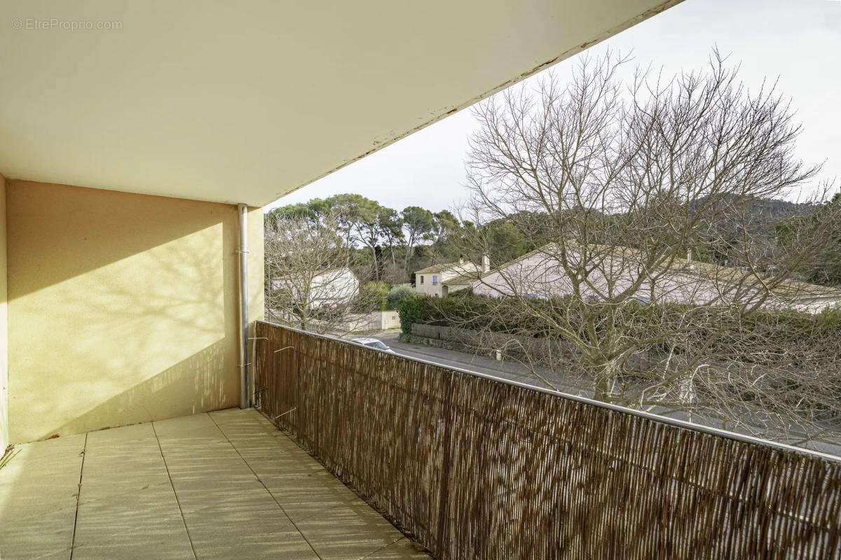 Appartement à LA ROQUE-D'ANTHERON