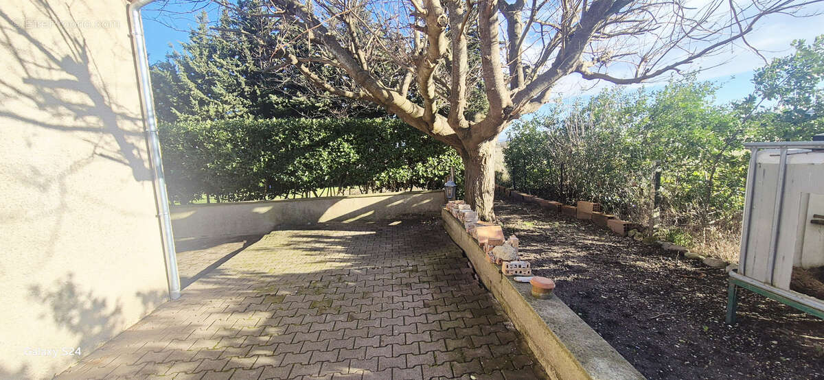 Maison de plain-pied avec dépendances   Villeneuve-la-Comptal - photo 12