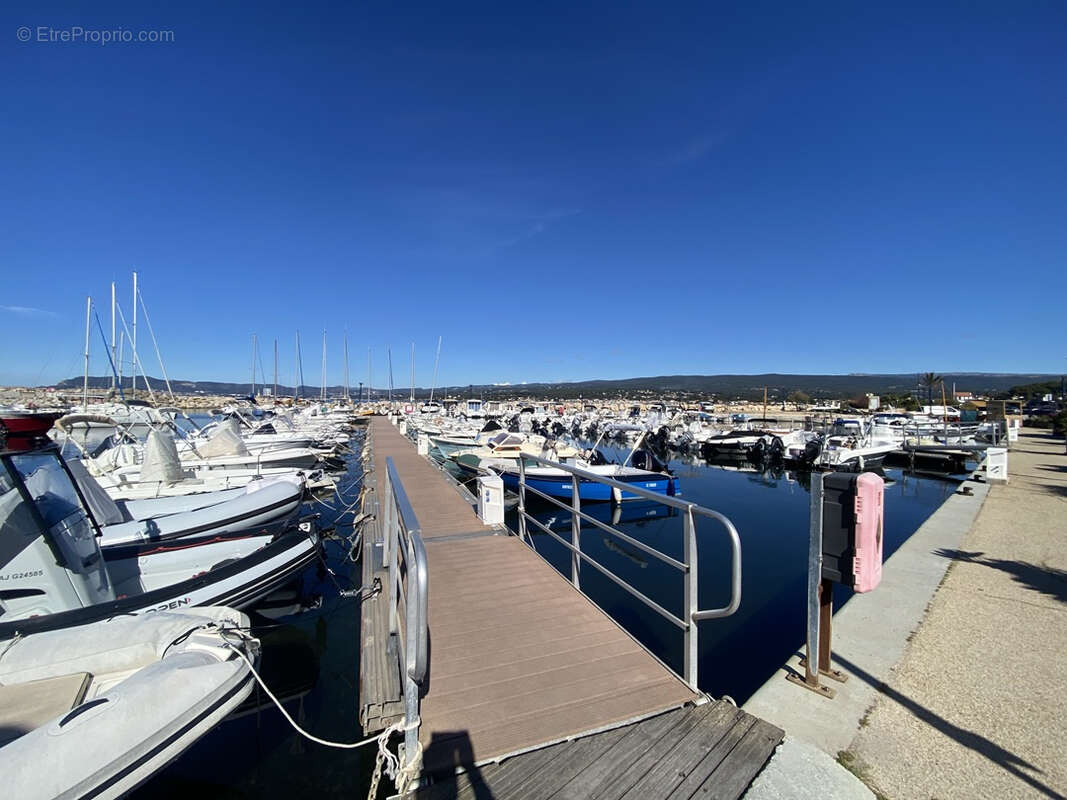 Commerce à SAINT-CYR-SUR-MER