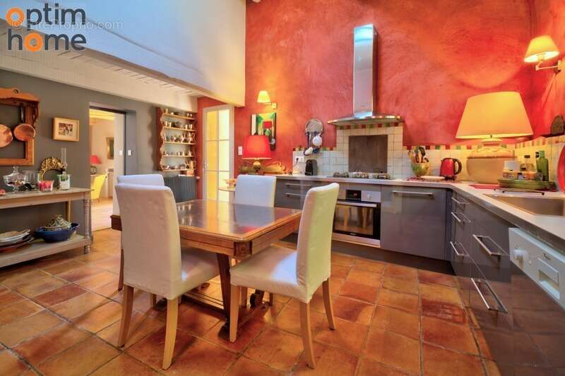 Aix-en-Provence - Superbe Mas Provençal T7 du 18ème Siècle de 275 m² entièrement rénové, sur 6000 m² de terrain, au calme et san - photo 12