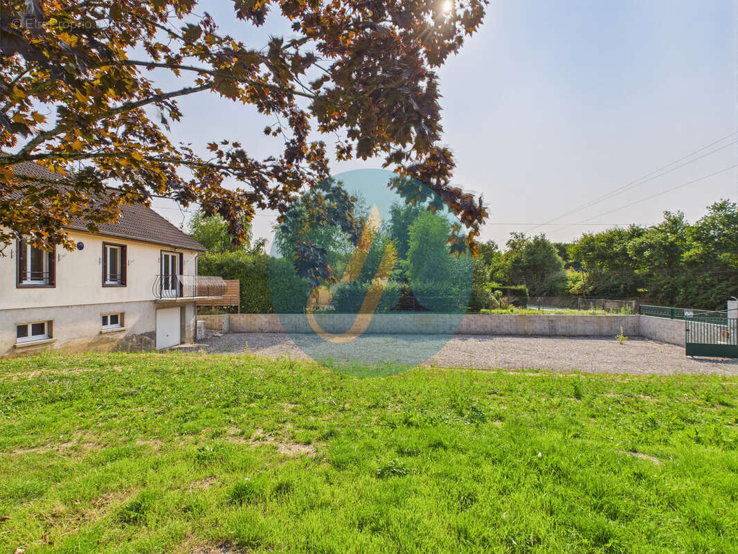 Maison à LA CHAPELLE-D&#039;ANGILLON