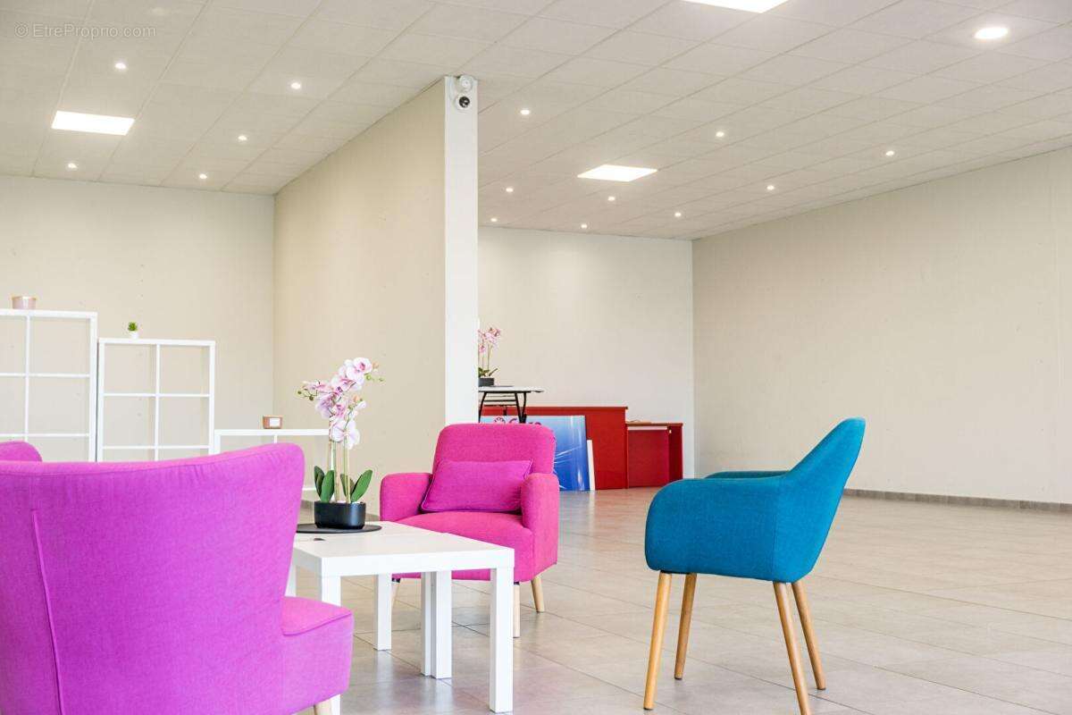 Commerce à AUDINCOURT