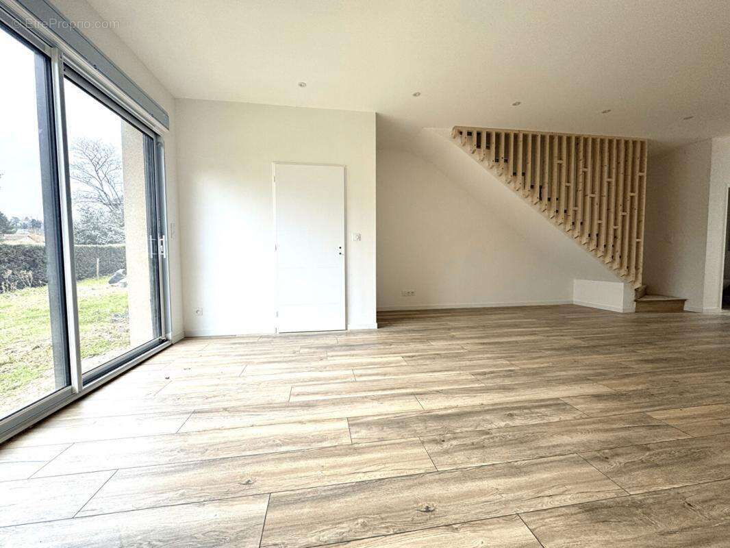 Maison à SEREZIN-DU-RHONE