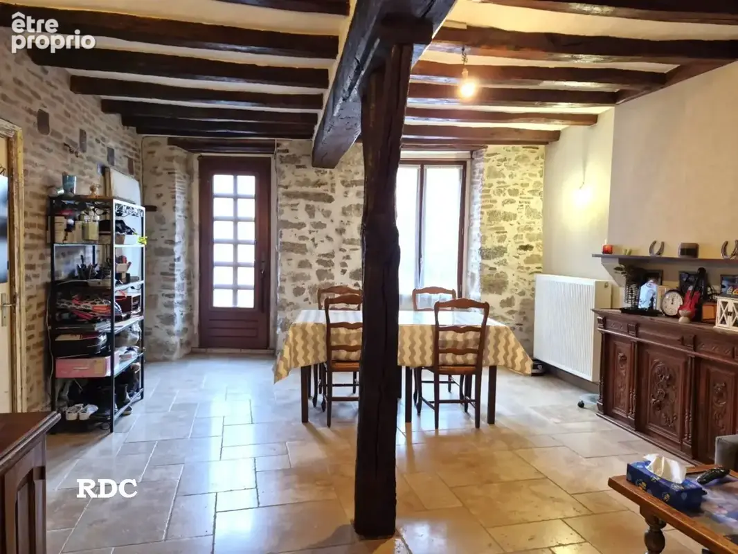 Maison en pierre de caractère - 214m2 - 7 pièces - photo 2