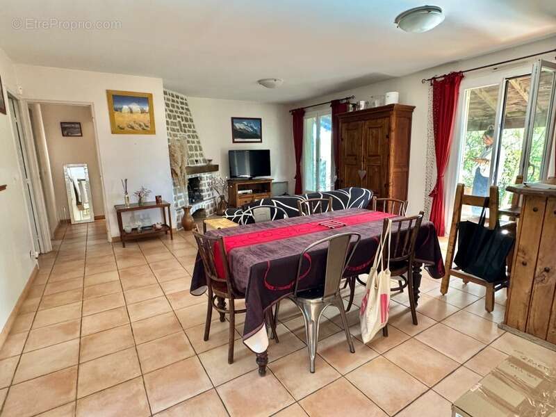 Maison à LA FARE-LES-OLIVIERS