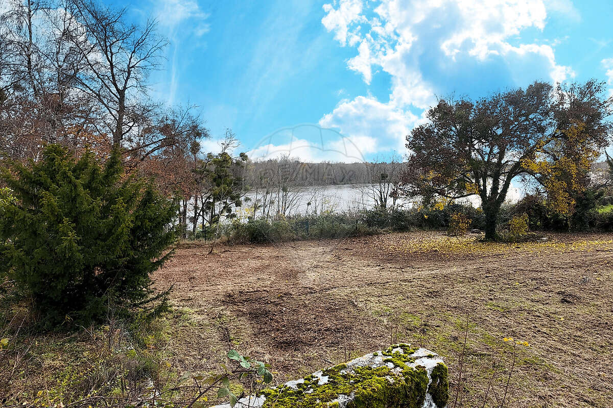 Terrain à SAINT-AY