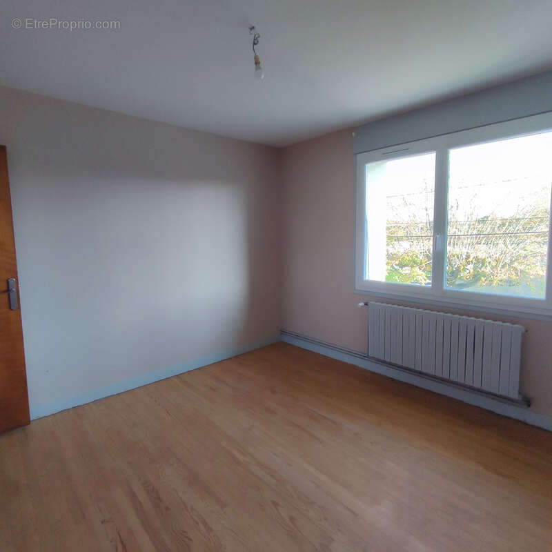 Maison à BRIZAMBOURG