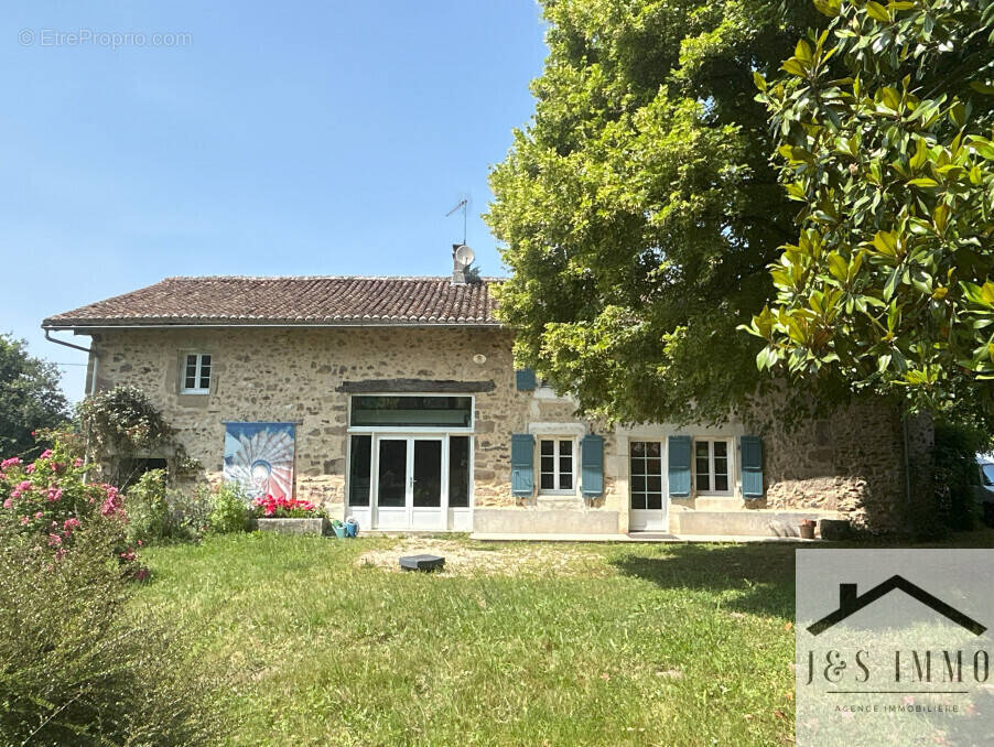 Maison à MAZEROLLES