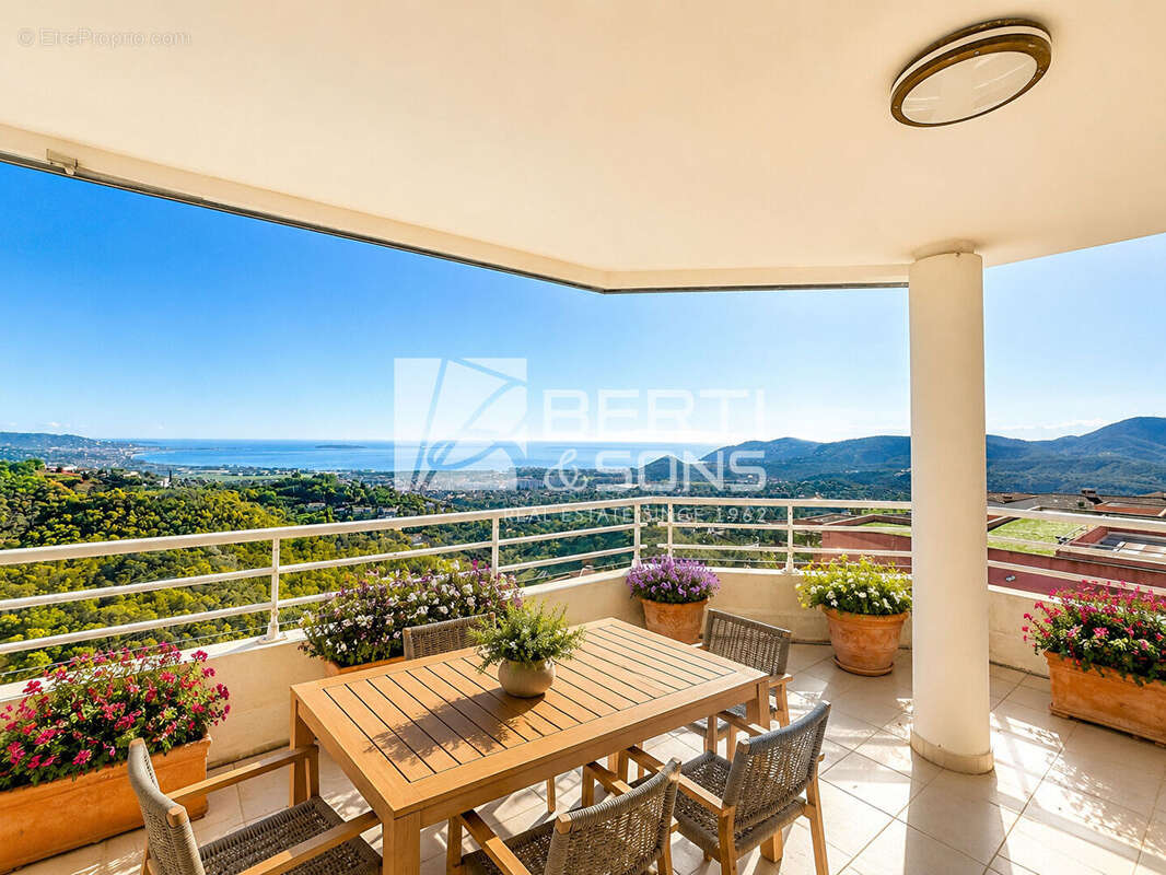 Appartement à MANDELIEU-LA-NAPOULE