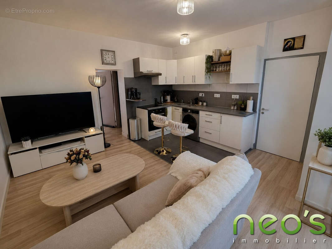 Appartement 239 m² à Cholet  - photo 2