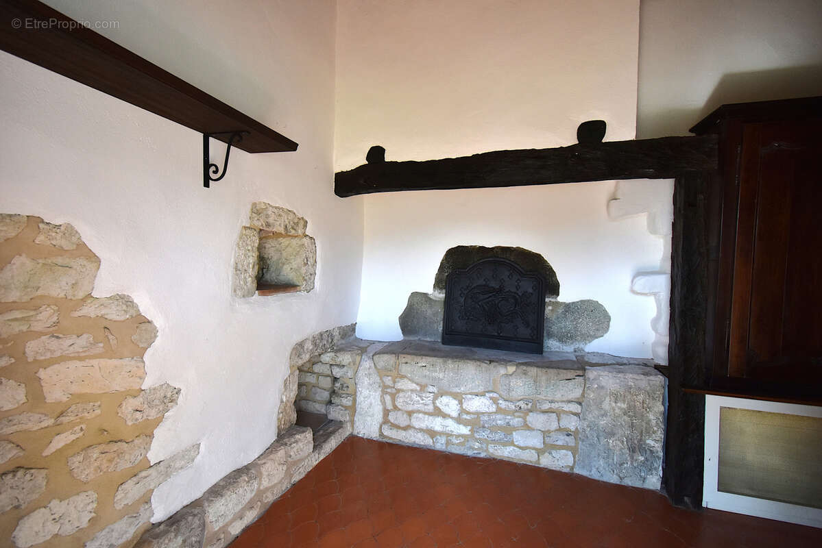 Maison à MONTAIGU-DE-QUERCY