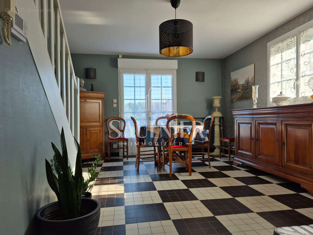 Exclusivité - Maison familiale de 126m2 avec dépendances proche du centre ville Saint-Georges-sur-Cher. - photo 5