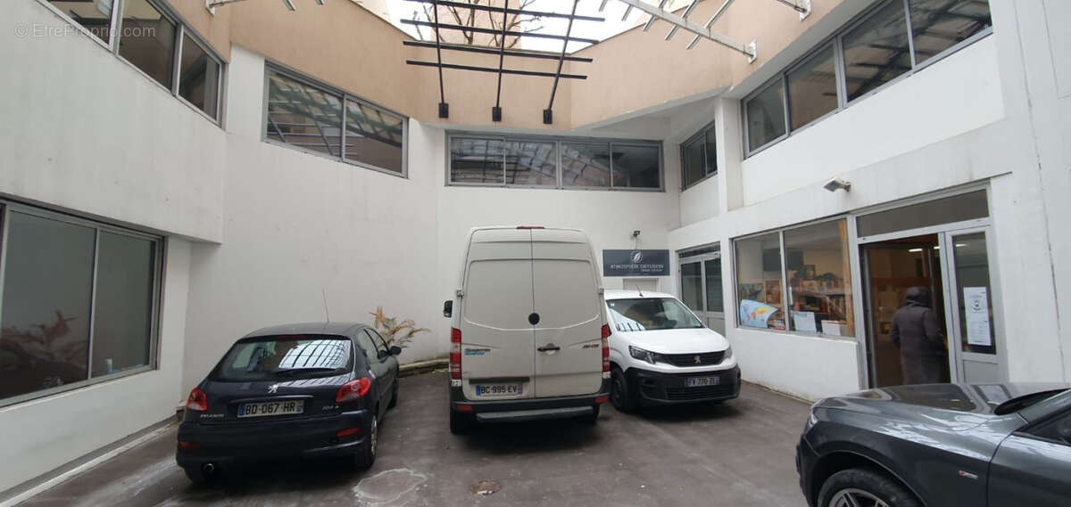 Commerce à COURBEVOIE