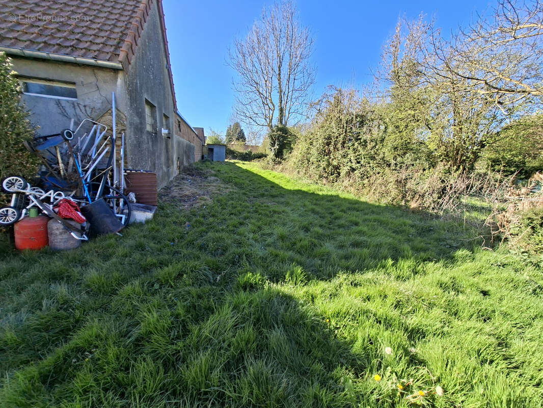 Maison à FEUQUIERES-EN-VIMEU